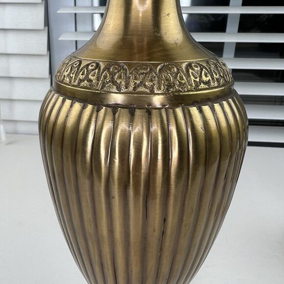 Vintage 1960s Solid Brass Urn Vase Hand Chased Moradabad India 12” Regency Heavy - Picture 2 of 8